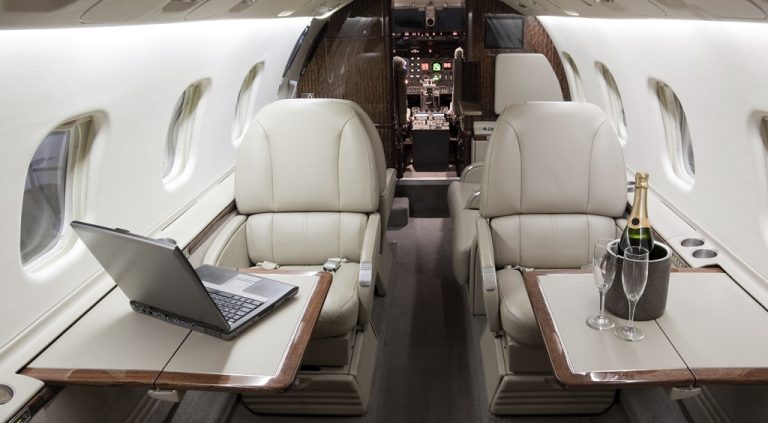feature-service-vip-private-jet-charter-left